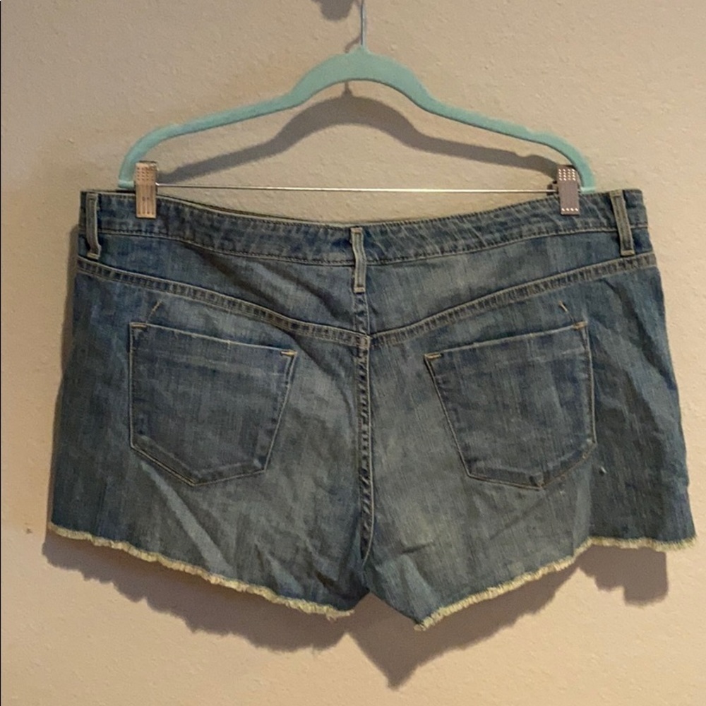 Mossimo HighRise Frayed Button Up Denim Shorts​​​​​​​​​ - Picture 8 of 12